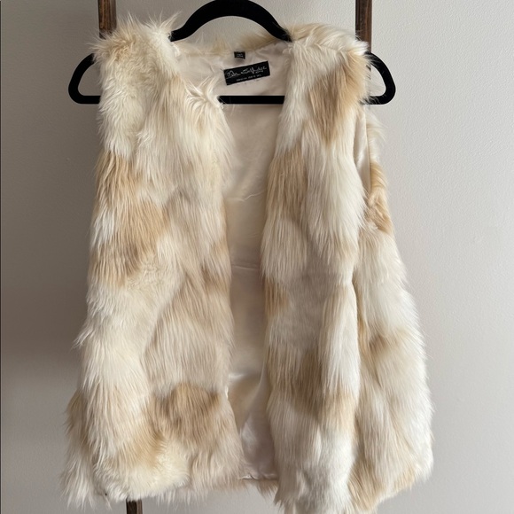FAUX Fur Vest - Picture 1 of 3